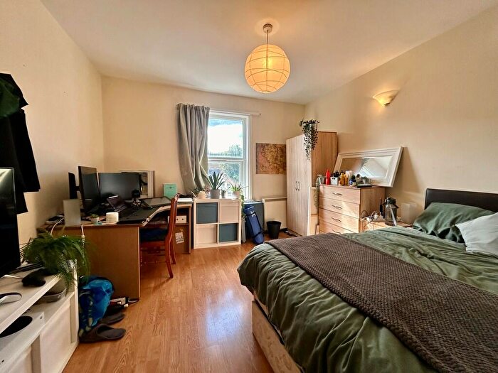 5 Bedroom Semi-Detached House For Sale In Oxford Road, Southampton, SO14