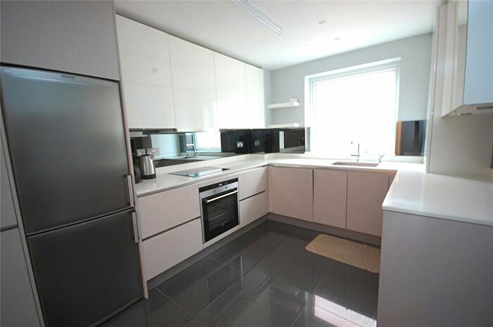 3 Bedroom Apartment To Rent In Hendon Lane, London, N3