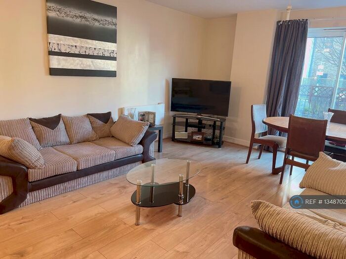 3 Bedroom Flat To Rent In Cherrywood Lodge, London, SE13