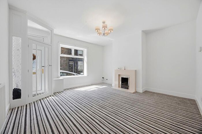 3 Bedroom Terraced House To Rent In East Street, Rawtenstall, BB4