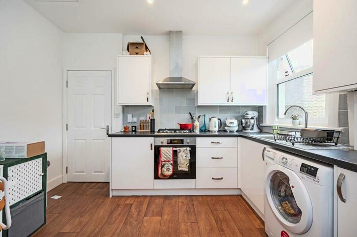 1 Bedroom Flat To Rent In Earlham Grove, Forest Gate, London, E7