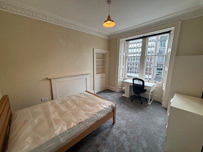 3 Bedroom Flat To Rent In Lady Lawson Street, Edinburgh, EH3