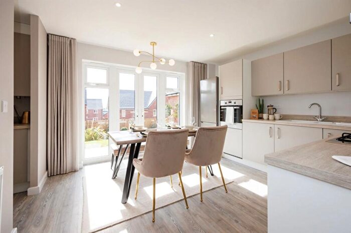 3 Bedroom Semi-Detached House For Sale In Ashingdon Road, Rochford, SS4