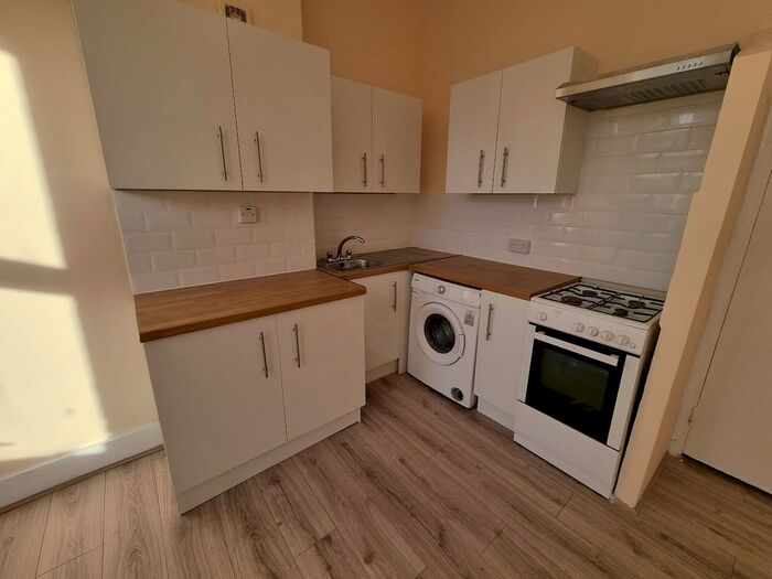 1 Bedroom Flat To Rent In York Road, Ilford, Essex, IG1