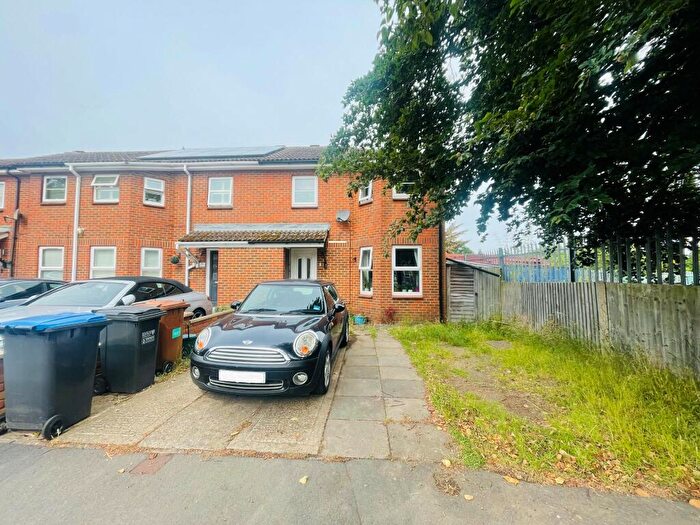 3 Bedroom House To Rent In Broadwater Crescent, Welwyn Garden City, AL7