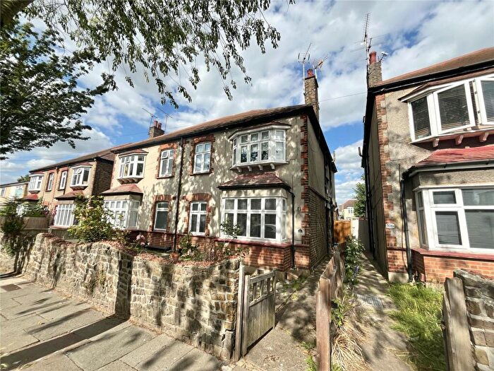 2 Bedroom Apartment To Rent In Seaforth Grove, Southend-on-Sea, Essex, SS2