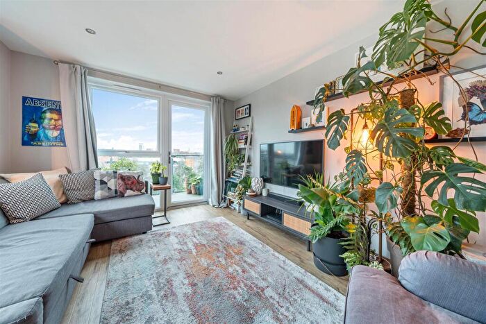 2 Bedroom Apartment For Sale In Wallingford Way, Maidenhead, SL6