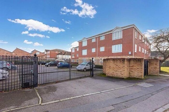2 Bedroom Apartment To Rent In Slough, Berkshire, SL1