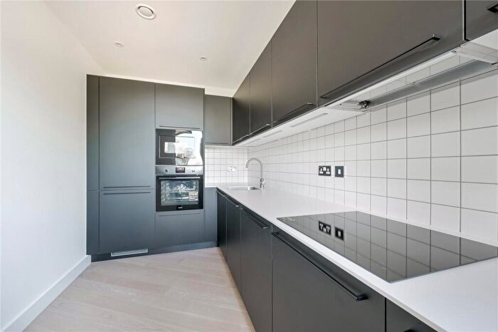 3 Bedroom Apartment For Sale In Wayfare House South, Parkside West, London, E14