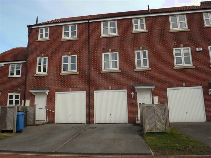4 Bedroom Town House To Rent In Myrtle Crescent, Heeley, S2