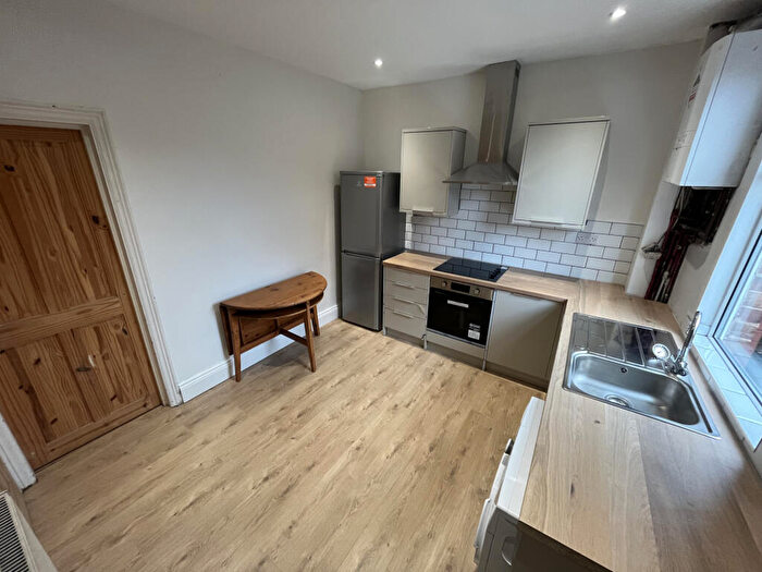 2 Bedroom Terraced House To Rent In Low Lane, Horsforth, Leeds, LS18
