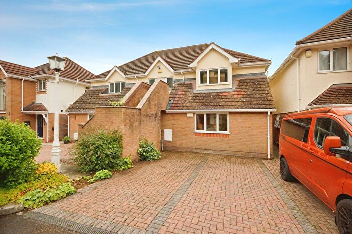 2 Bedroom Flat For Sale In Cei'r Porthmon, Tal-Y-Cafn, Colwyn Bay, LL28