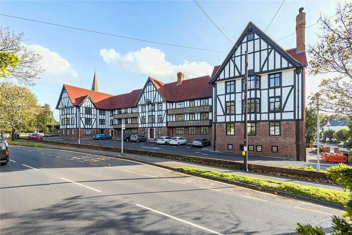 2 Bedroom Flat To Rent In Flat, Queens Close, Esher, Surrey, KT10