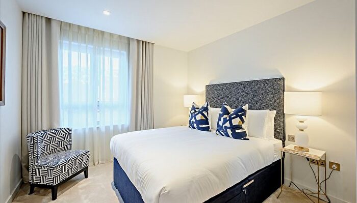 3 Bedroom Flat To Rent In Garrett Mansions, London, W2