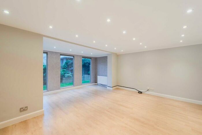 4 Bedroom End Of Terrace House To Rent In Meadowbank, Primrose Hill, London, NW3