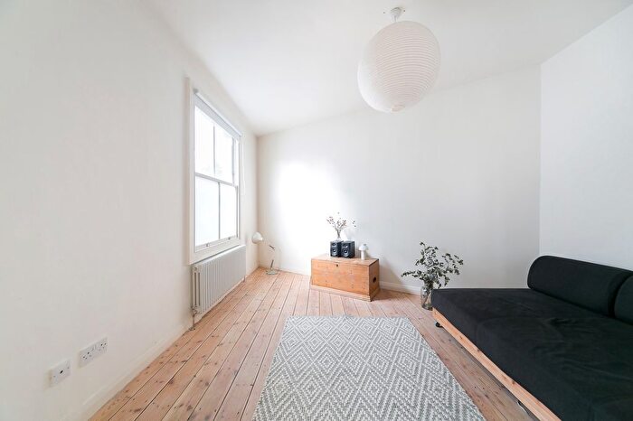 1 Bedroom Flat To Rent In Hackney Road, London, E2