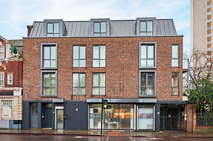 2 Bedroom Flat To Rent In Stockwell Mews, London, SW9