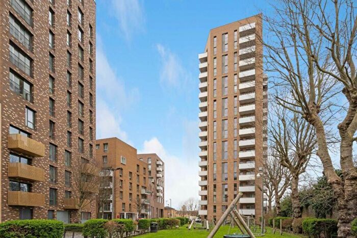 3 Bedroom Apartment To Rent In Bromley-by-Bow, London, E3
