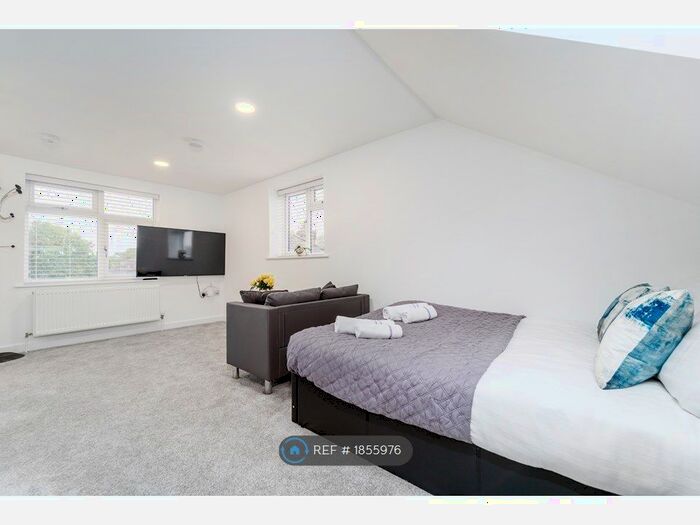 Studio To Rent In Twining Avenue, Twickenham, TW2