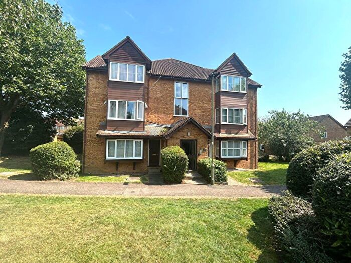 Apartment To Rent In Edgware, London, NW9