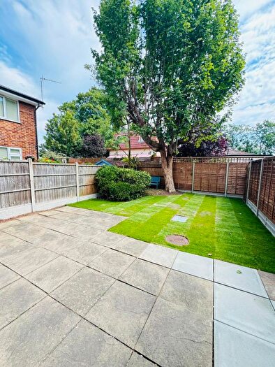 1 Bedroom Maisonette To Rent In Chertsey Lane, Staines-Upon-Thames, TW18