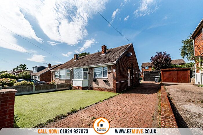 2 Bedroom Semi Detached Bungalow For Sale In Douglas Avenue, Soothill, WF17