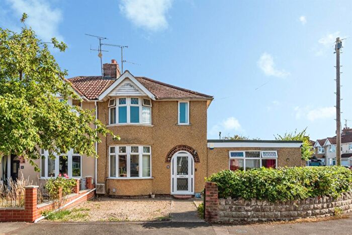 3 Bedroom Semi Detached House For Sale In Tiverton Road, Swindon, SN2