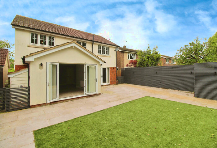 5 Bedroom Detached House For Sale In Willow Crescent, Chelmsford, Essex, CM3