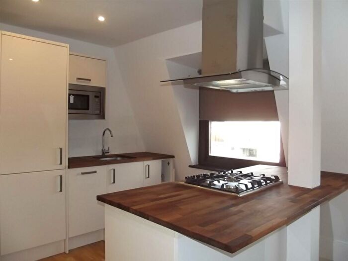 2 Bedroom Flat To Rent In York Road, Battersea, SW11