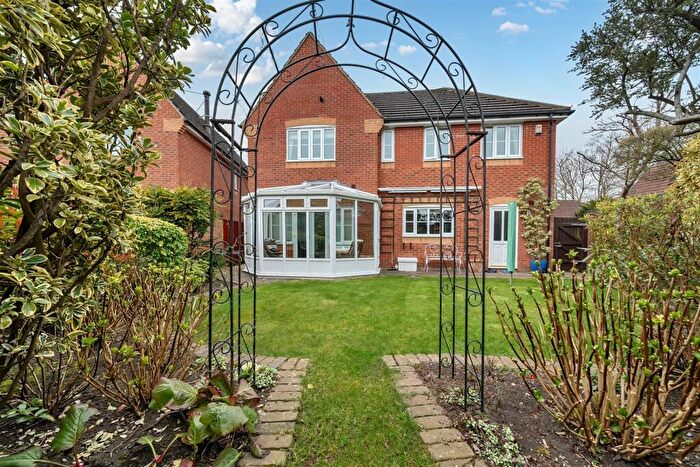 5 Bedroom Detached House For Sale In Fruitfields, Devizes, SN10