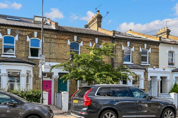 2 Bedroom Flat To Rent In Rigault Road, London, SW6