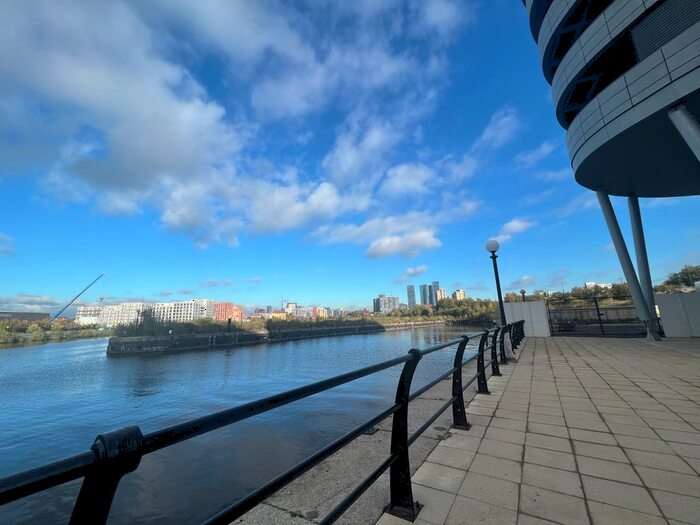 2 Bedroom Flat To Rent In Pomona Strand, Manchester, M16