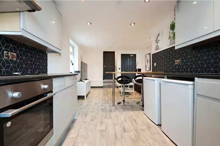 2 Bedroom Flat To Rent In Crwys Road, Cathays, Cardiff, CF24