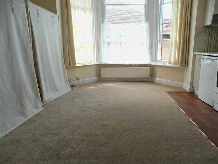 Studio To Rent In Hill Lane, Southampton, SO15