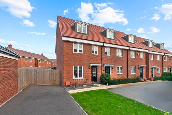 3 Bedroom End Of Terrace House For Sale In Hexham Grove, Houghton Regis, LU5