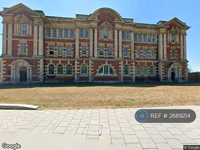 2 Bedroom Flat To Rent In Admiralty House, Southampton, SO14