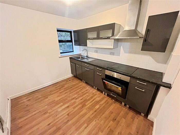 1 Bedroom Flat To Rent In East Road, Tylorstown, Ferndale, CF43