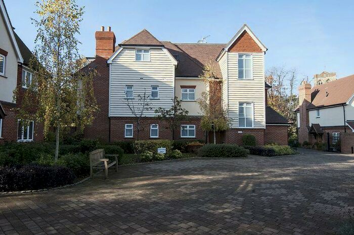 1 Bedroom Apartment To Rent In Rouse Close, Weybridge, KT13