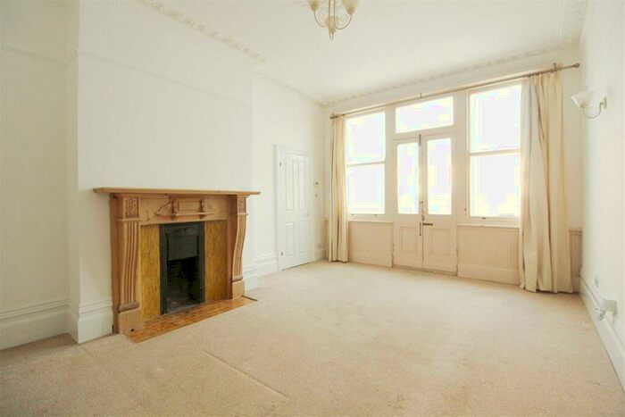 1 Bedroom Flat To Rent In Pembroke Crescent, BN3