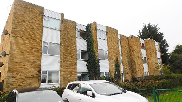 2 Bedroom Flat To Rent In Valley View, Goffs Oak, Waltham Cross, EN7