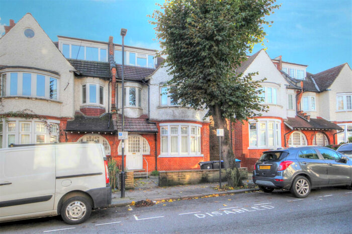 2 Bedroom Flat To Rent In Compton Road, Winchmore Hill, N21