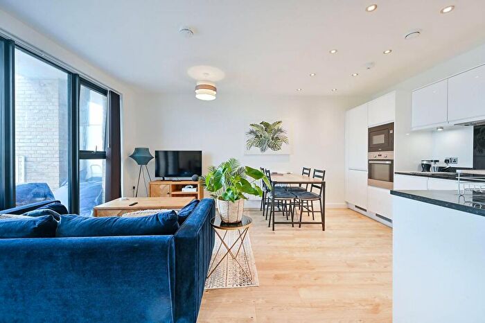 2 Bedroom Flat For Sale In Lakeside Drive, Park Royal, London, NW10