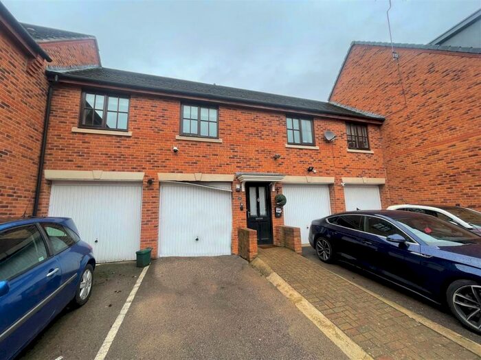 3 Bedroom Coach House To Rent In Exbury Lane, Westcroft, Milton Keynes, MK4