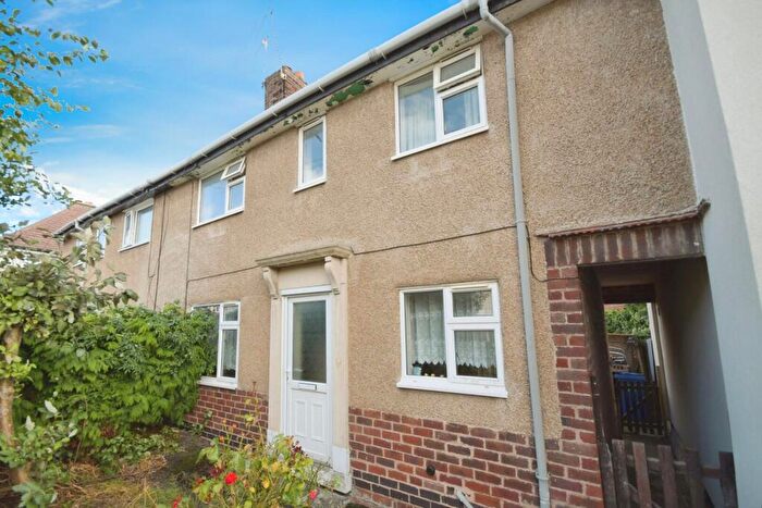 3 Bedroom Terraced House For Sale In Birdholme Crescent, Birdholme, Chesterfield, S40