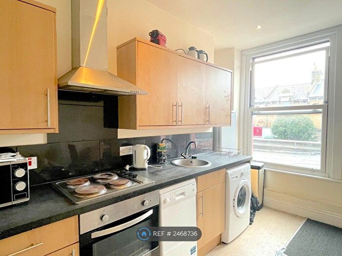 2 Bedroom Flat To Rent In The Broadway, London, SW19