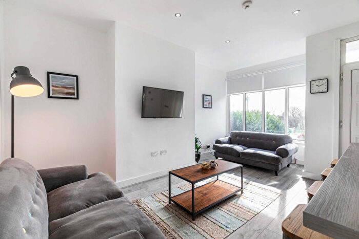 5 Bedroom House To Rent In Talbot Terrace, Leeds, LS4