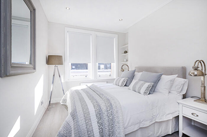 2 Bedroom Flat For Sale In Park Walk, London, SW10