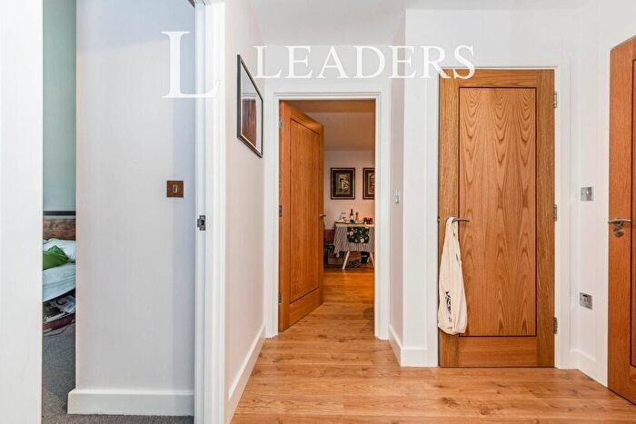 1 Bedroom Apartment To Rent In West Street, Reigate, RH2