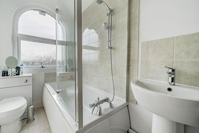 1 Bedroom Flat For Sale In Basingstoke, Hampshire, RG21