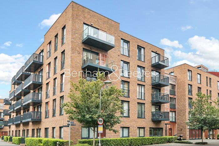 2 Bedroom Apartment To Rent In Whiting Way, London, SE16